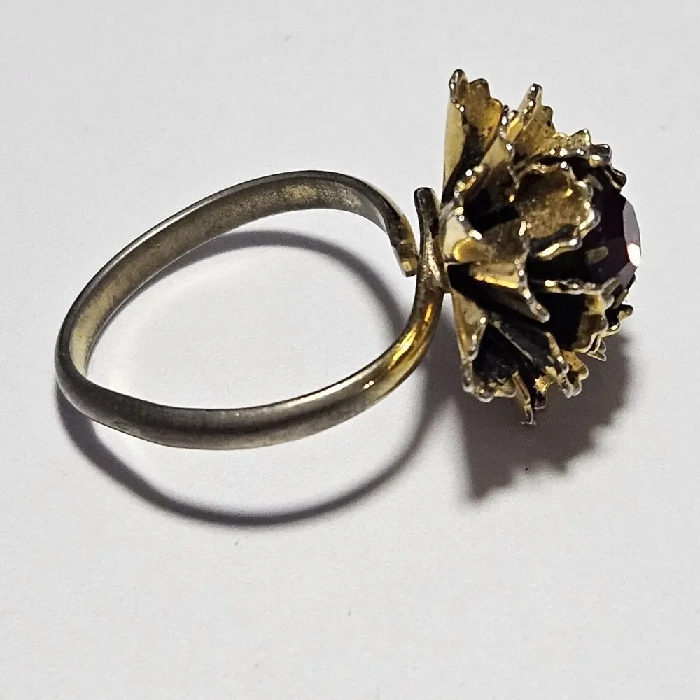 Vintage Vogue Gold Tone Metal Purple Rhinestone Flower Adjustable Cocktail Ring